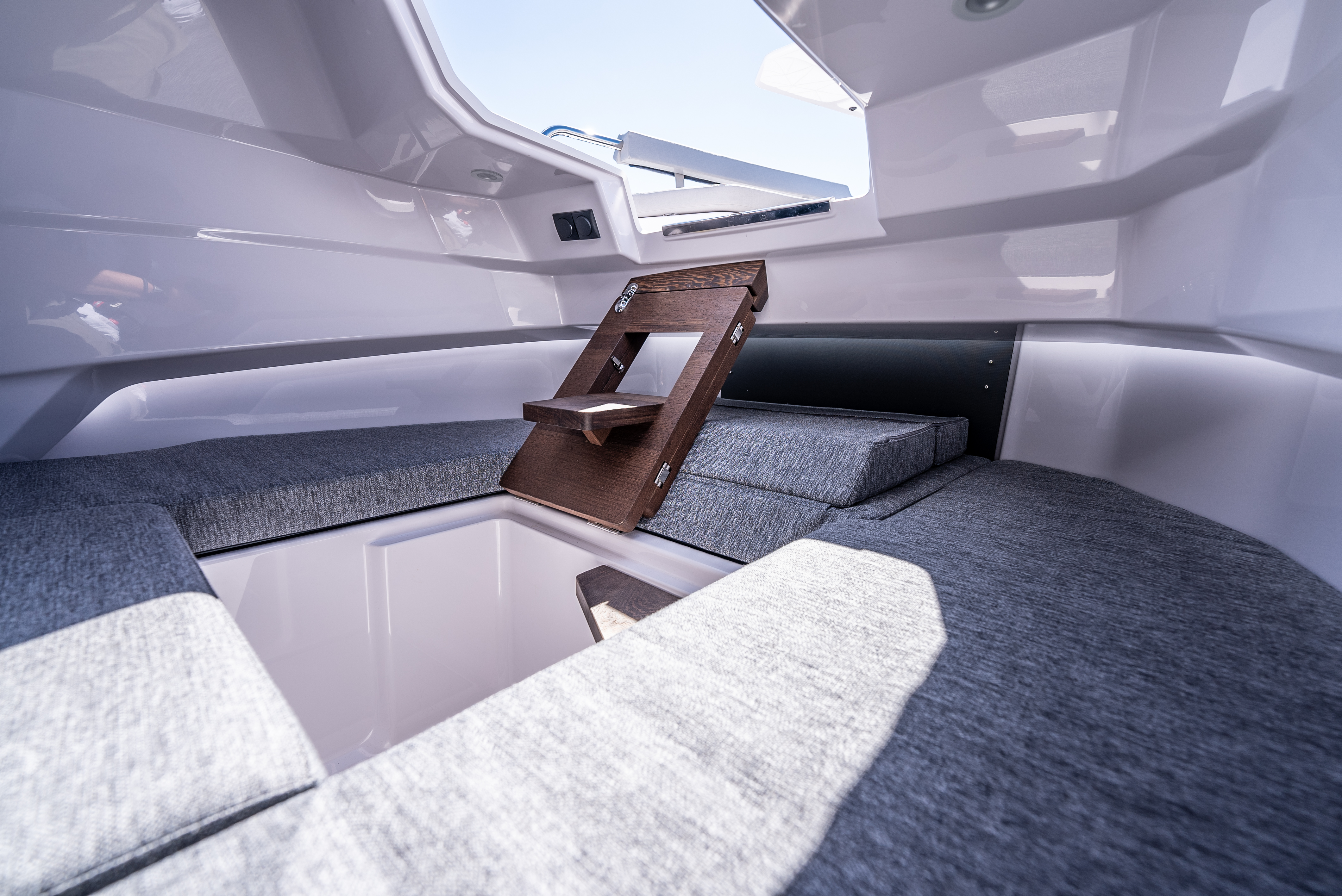 Axopar 29 Multi Cabin DSC00602 V1