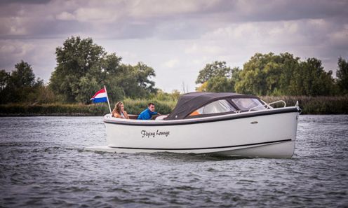 Maxima 750 Flying Lounge (2)