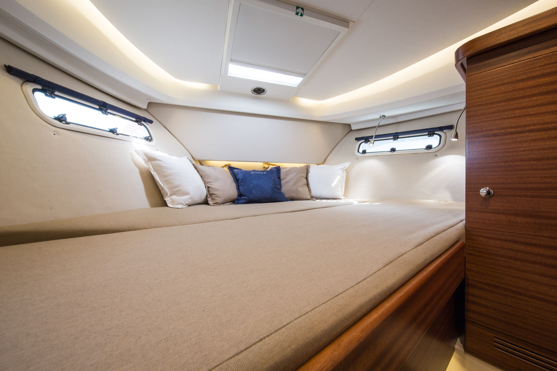 Nimbus 305 Coupe Interior 4648