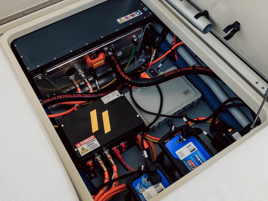 AX E22 Technology01 Retina