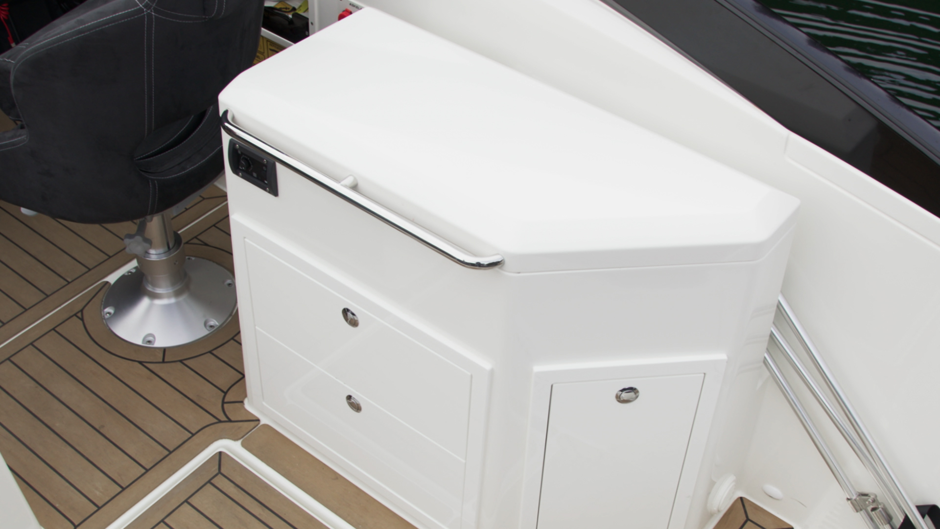 Main Features.00 00 48 12.Still016