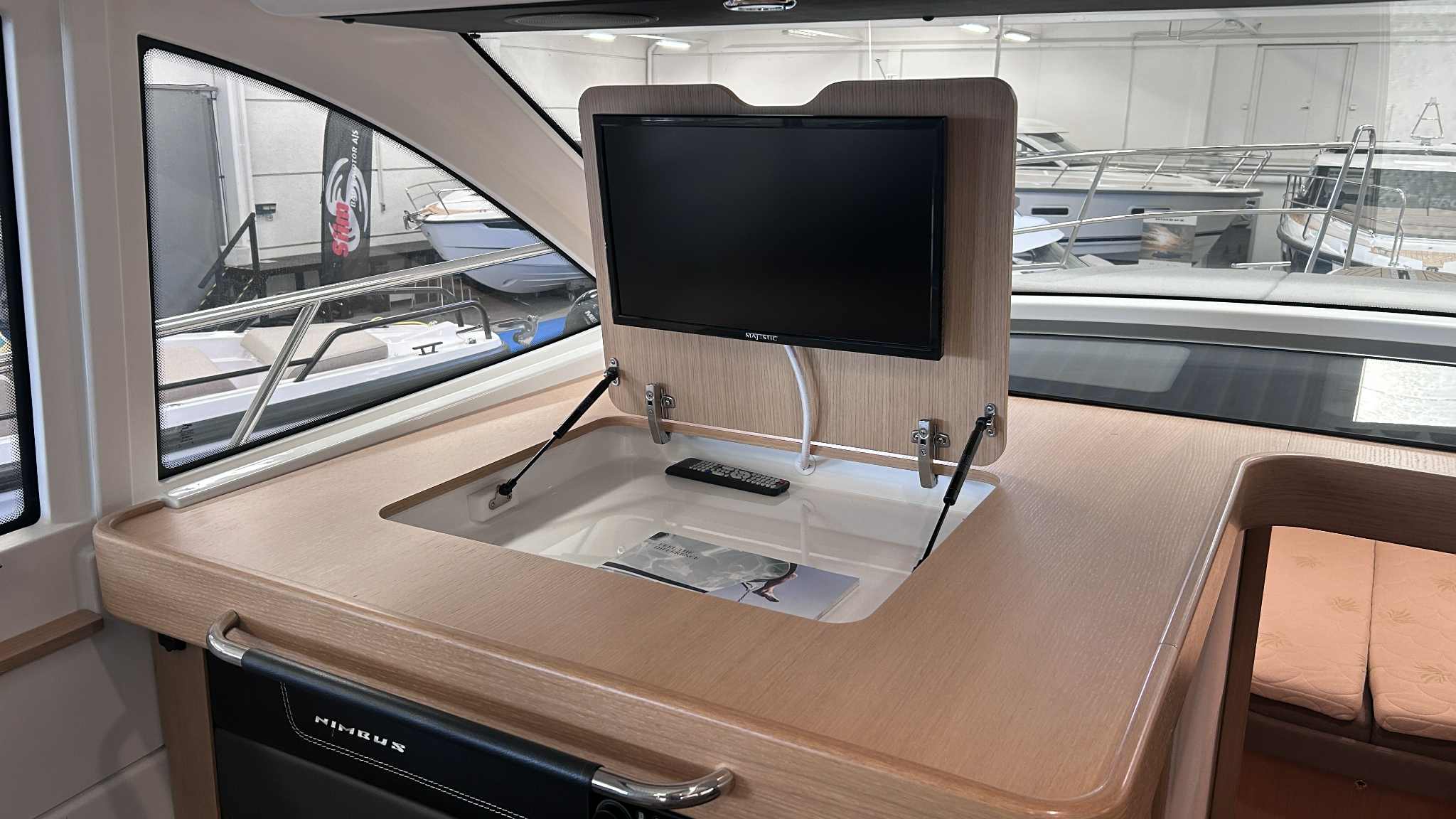 120Df922 726F 4E8f B868 4242B560c6a3