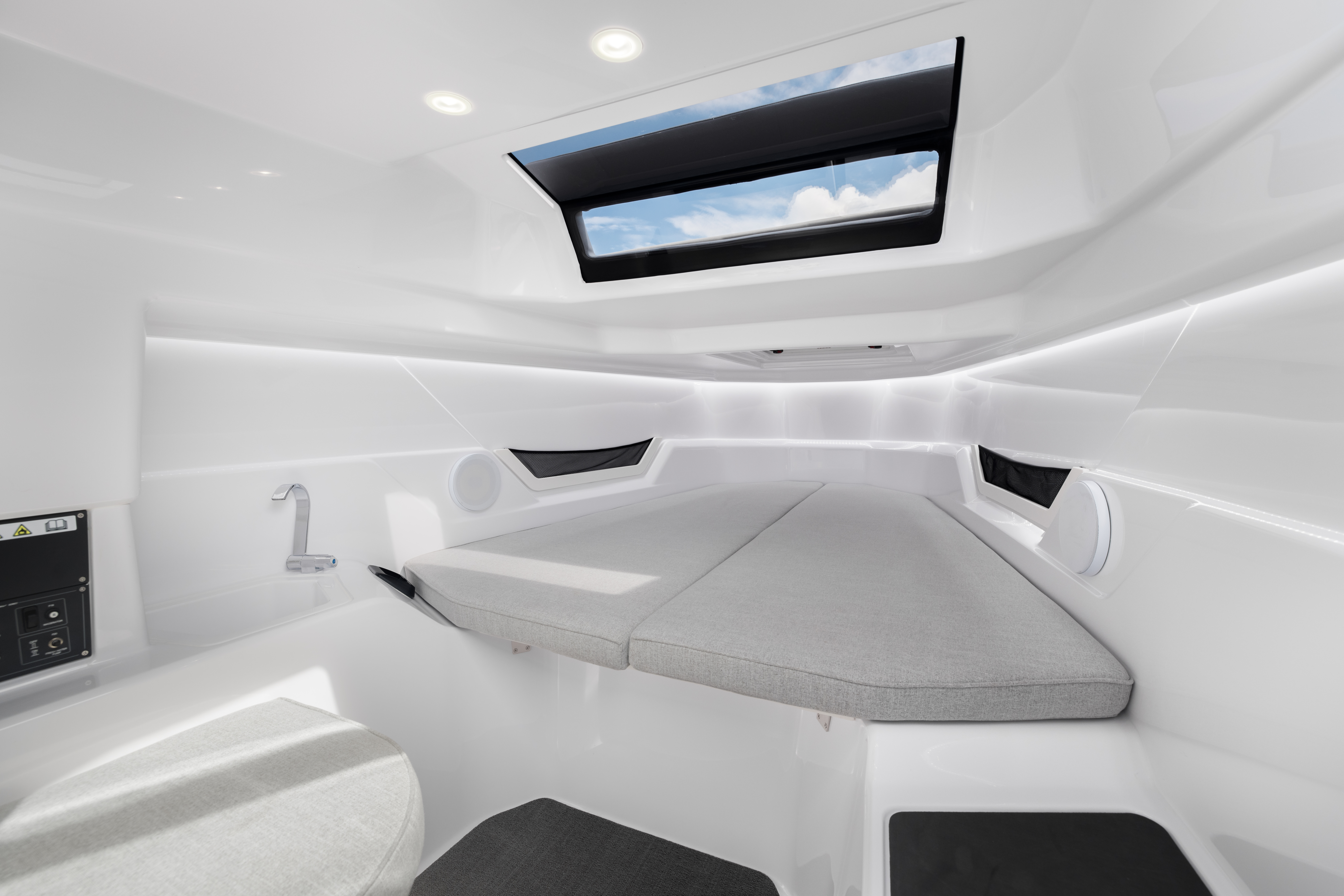 Axopar 25 Cross Top MY23 662A5640 Edit