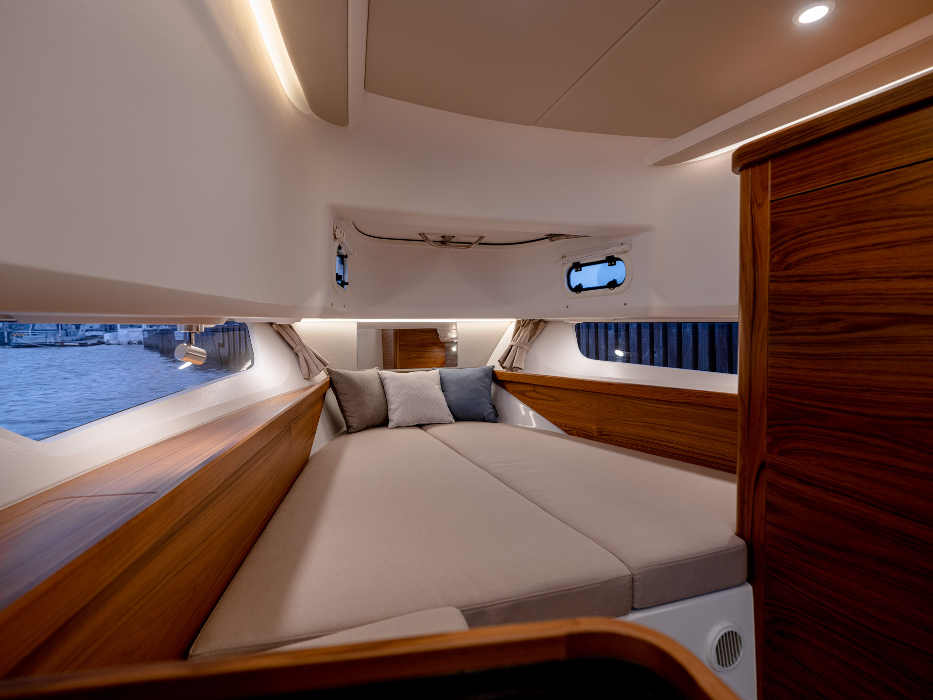 C11 T11 Interior 3566