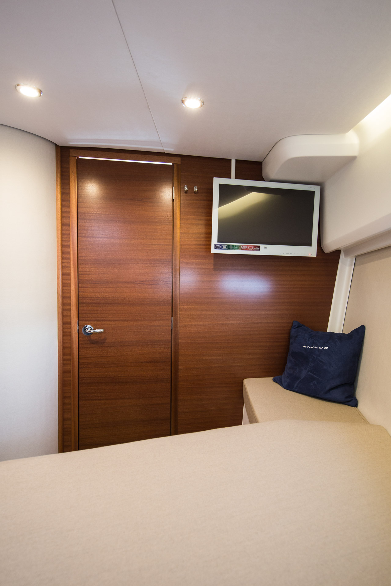 Nimbus 305 Coupe Interior 4795