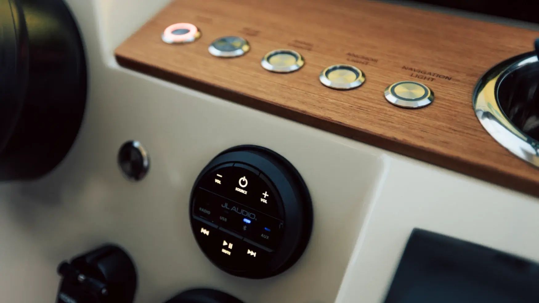 AX E25 Technology04 Retina