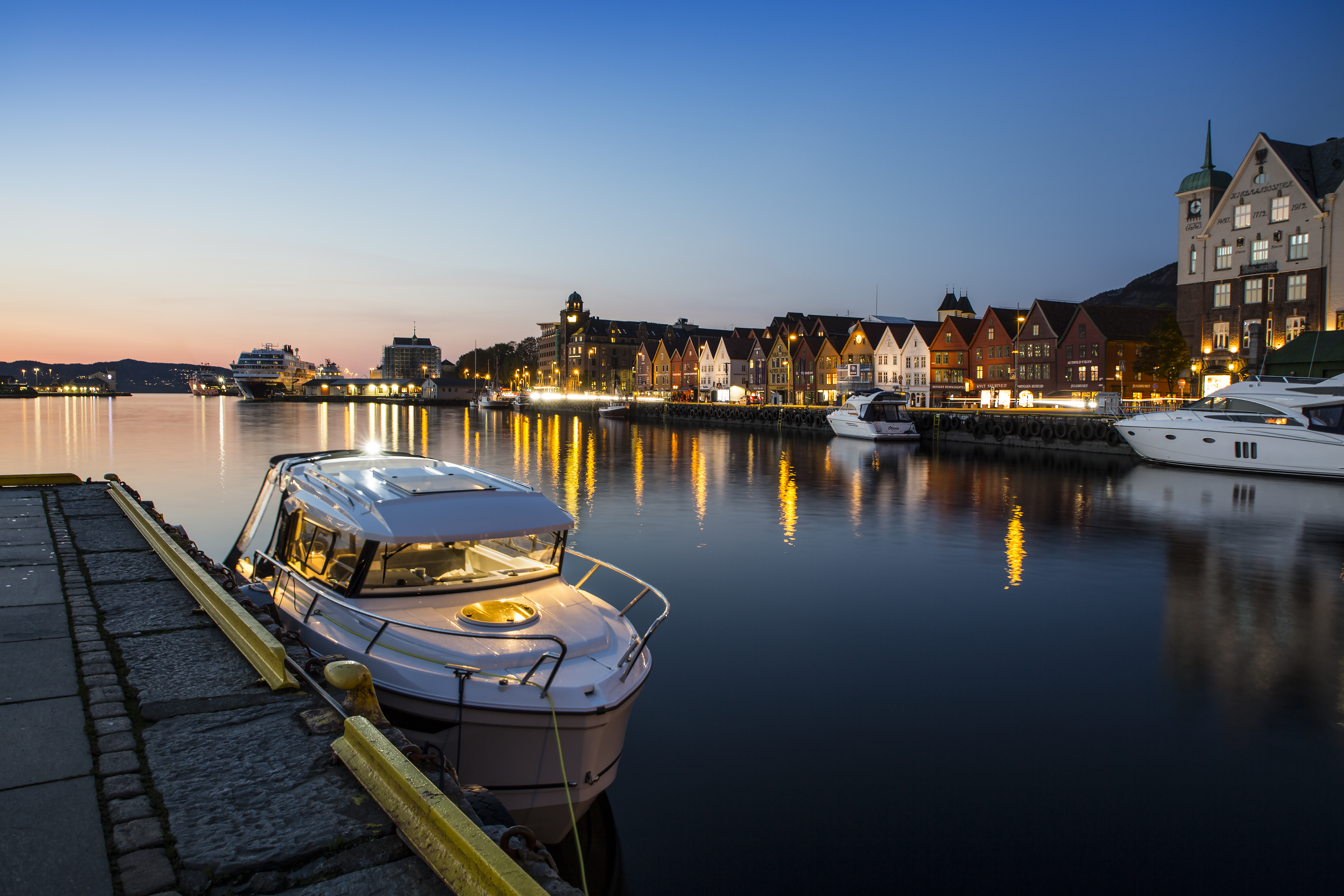 Båten Ved Shetlands Larsens Brygge