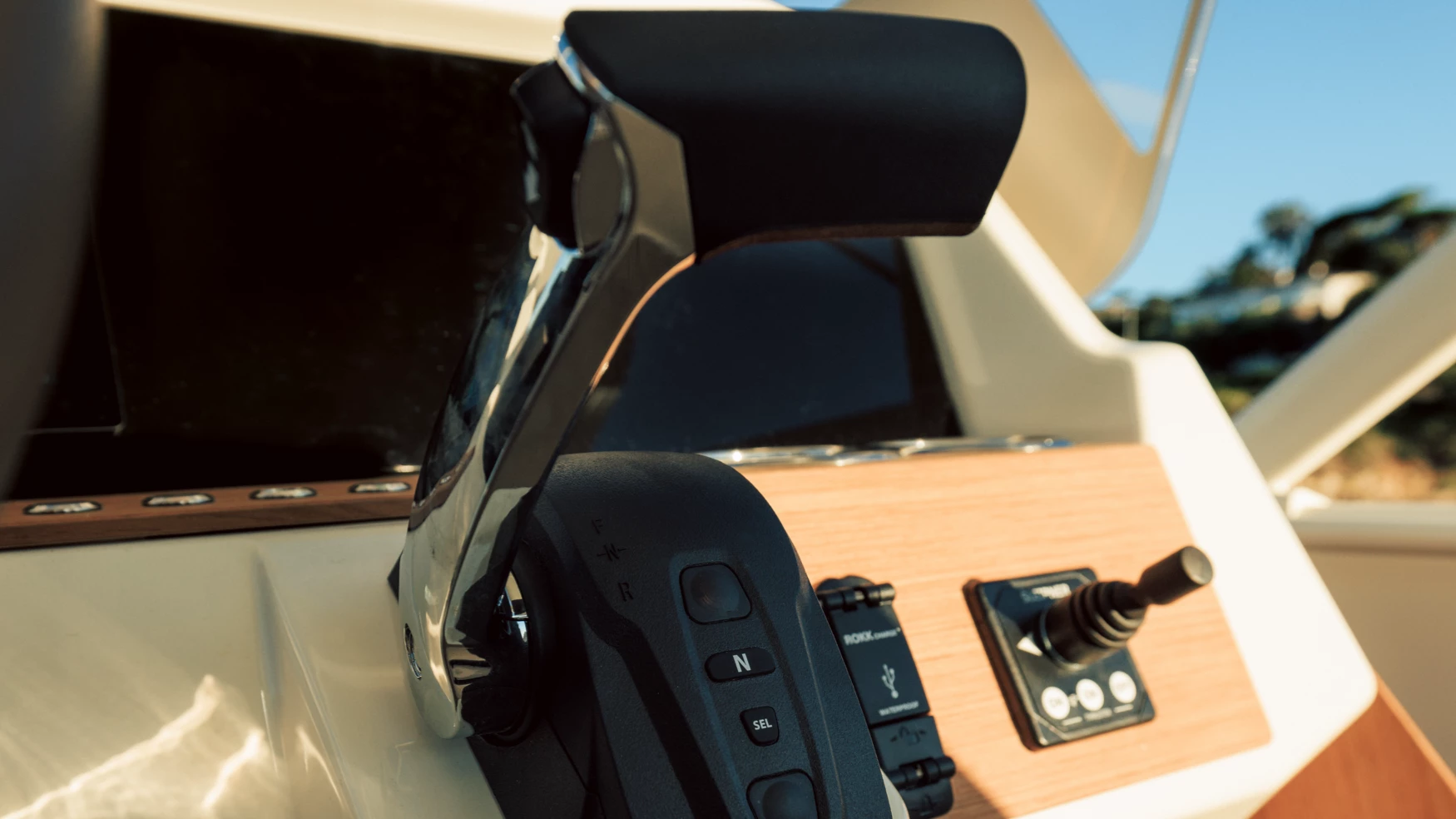 AX E22 Technology02 Retina