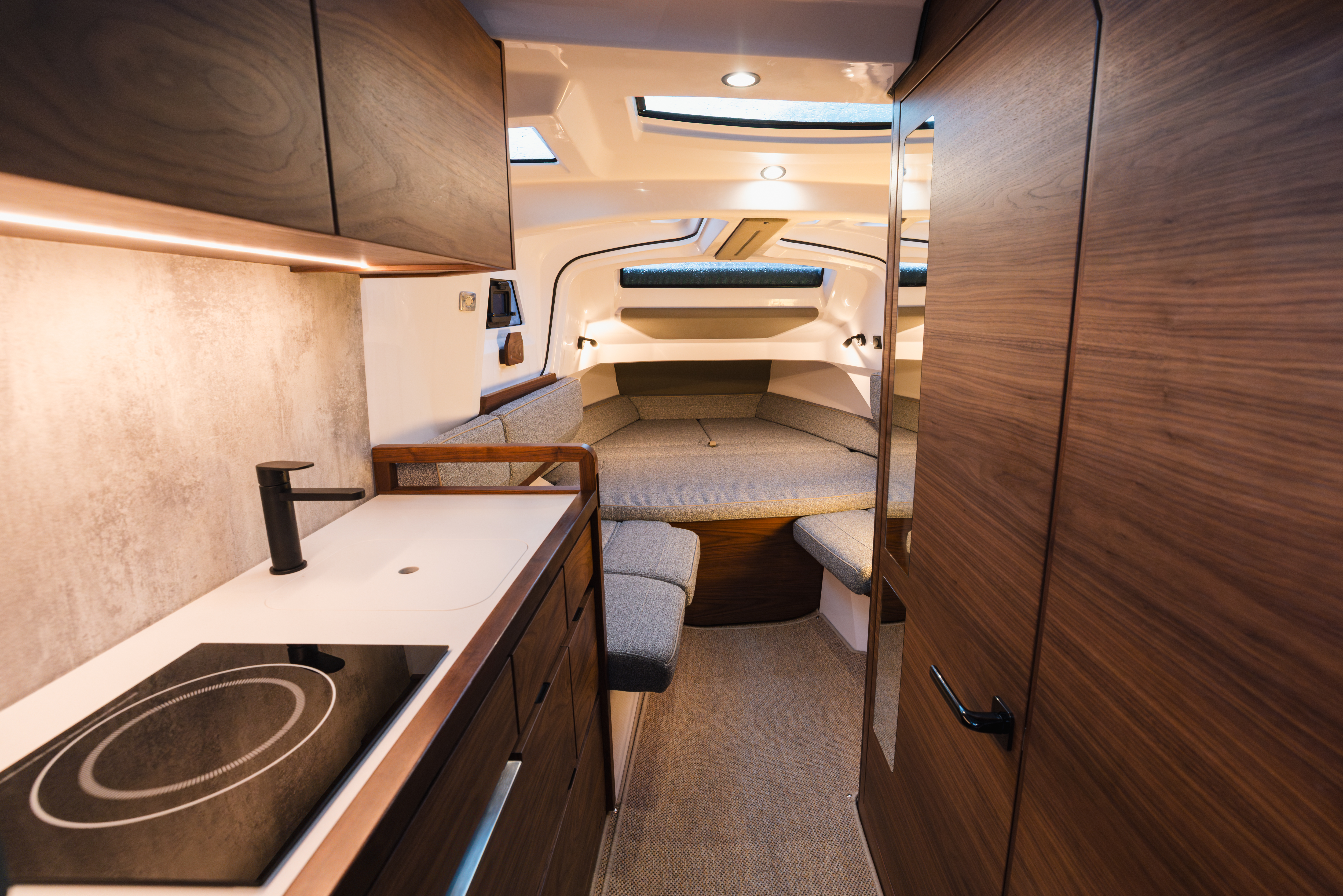 Axopar 38 XC Cross Cabin 099A6517