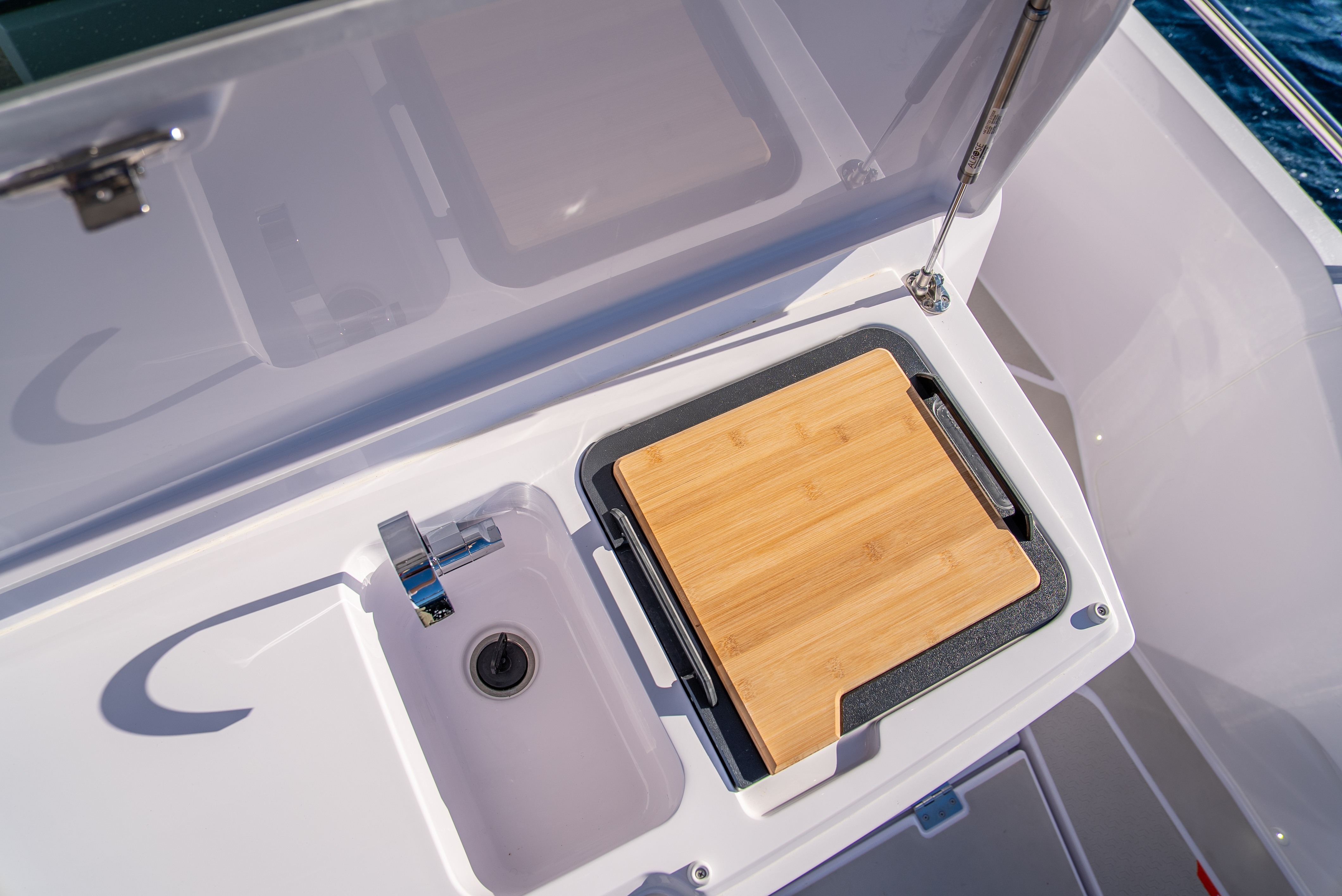 Axopar 29 Wet Bar DSC00787