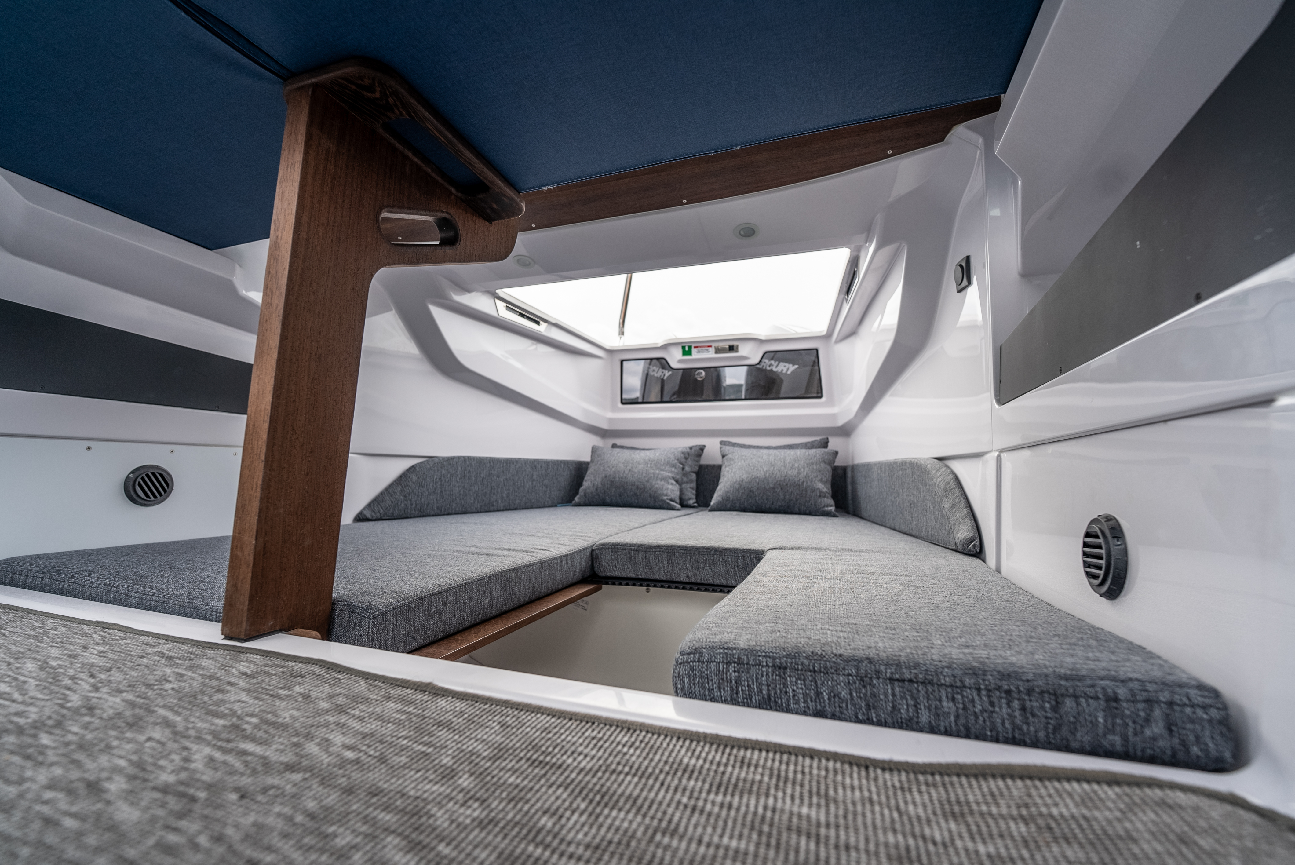 Axopar 29 XC Aft Cabin DSC00918