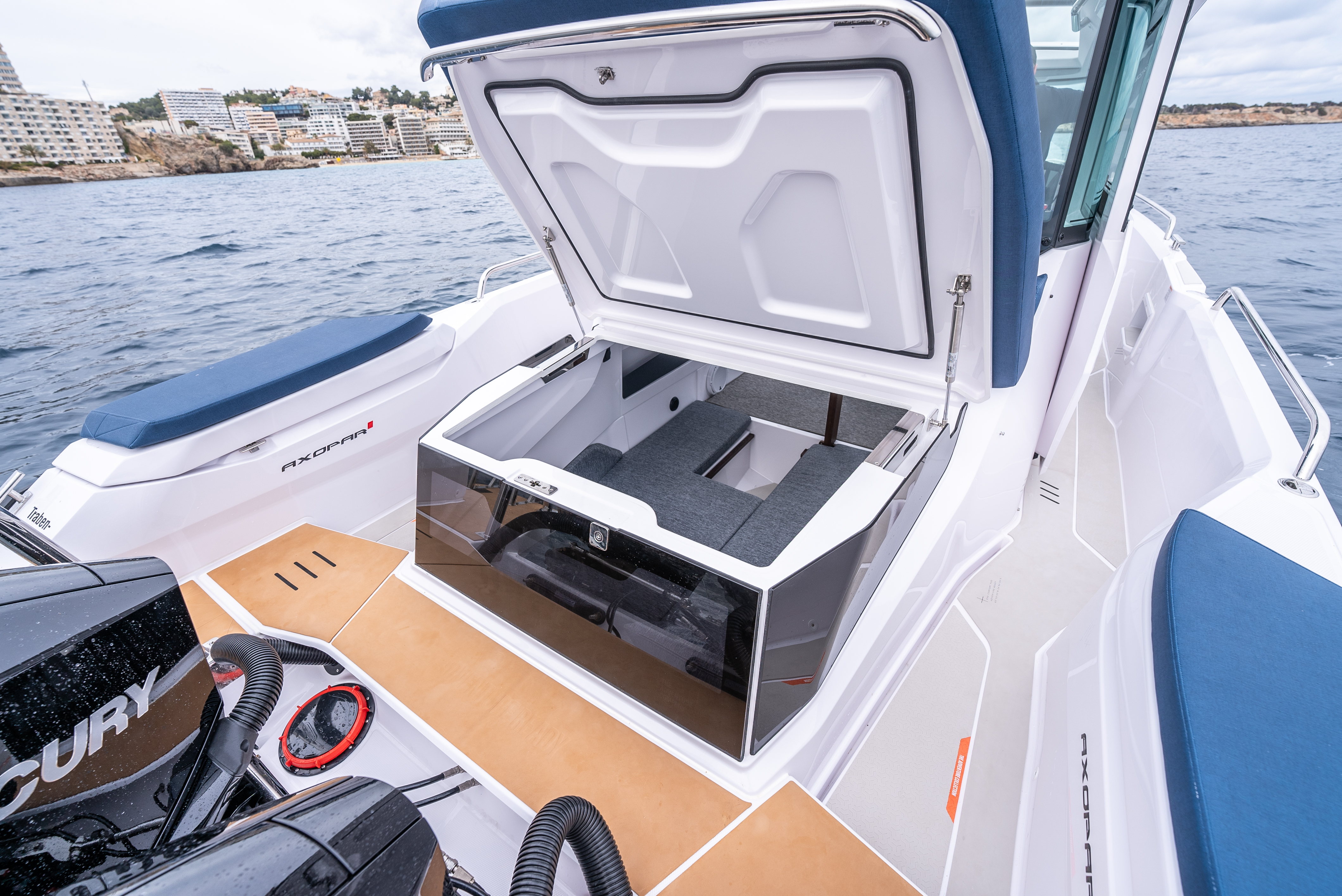 Axopar 29 XC Aft Cabin DSC00910