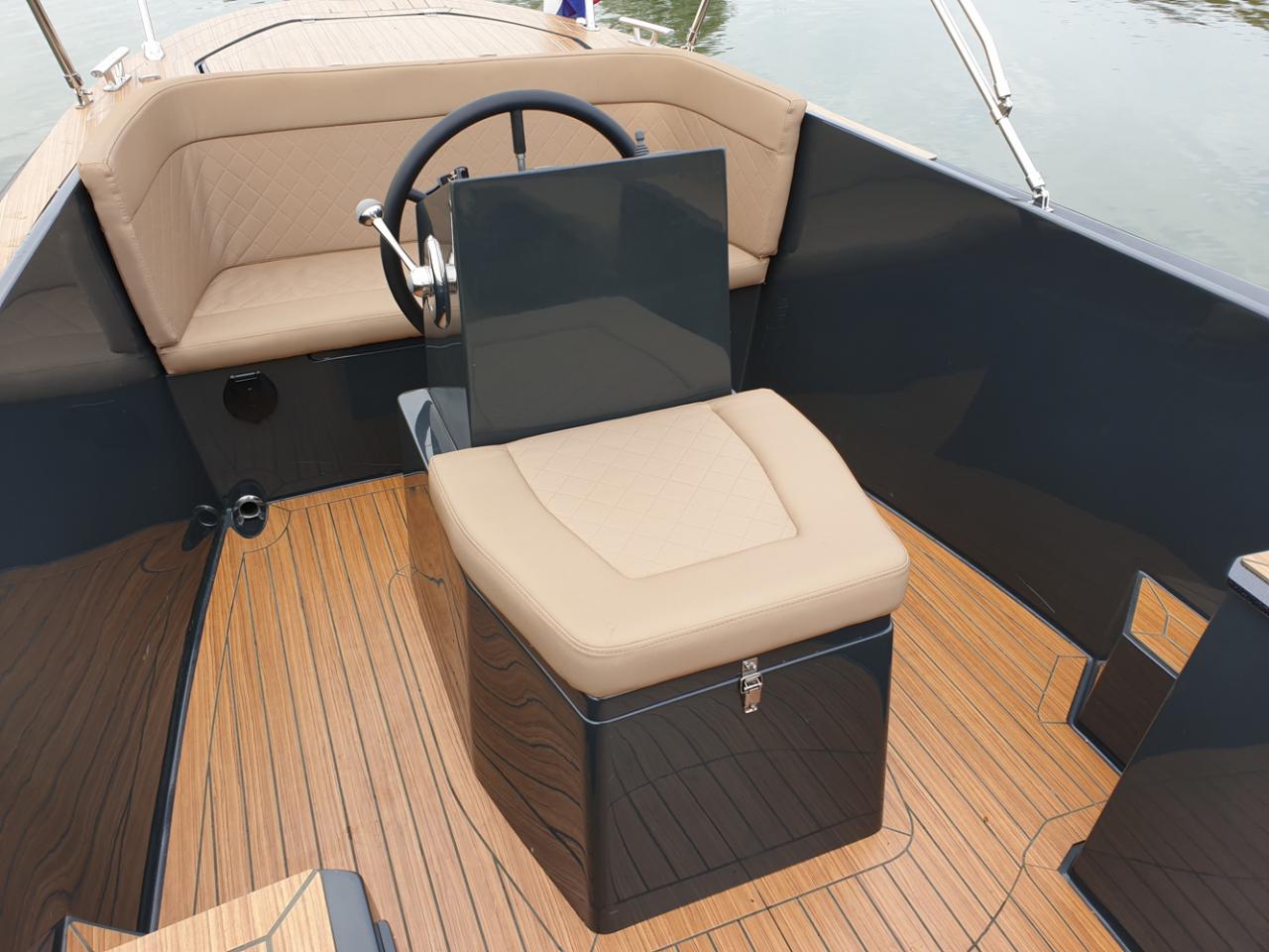 Maxima 650 Flying Lounge (11)