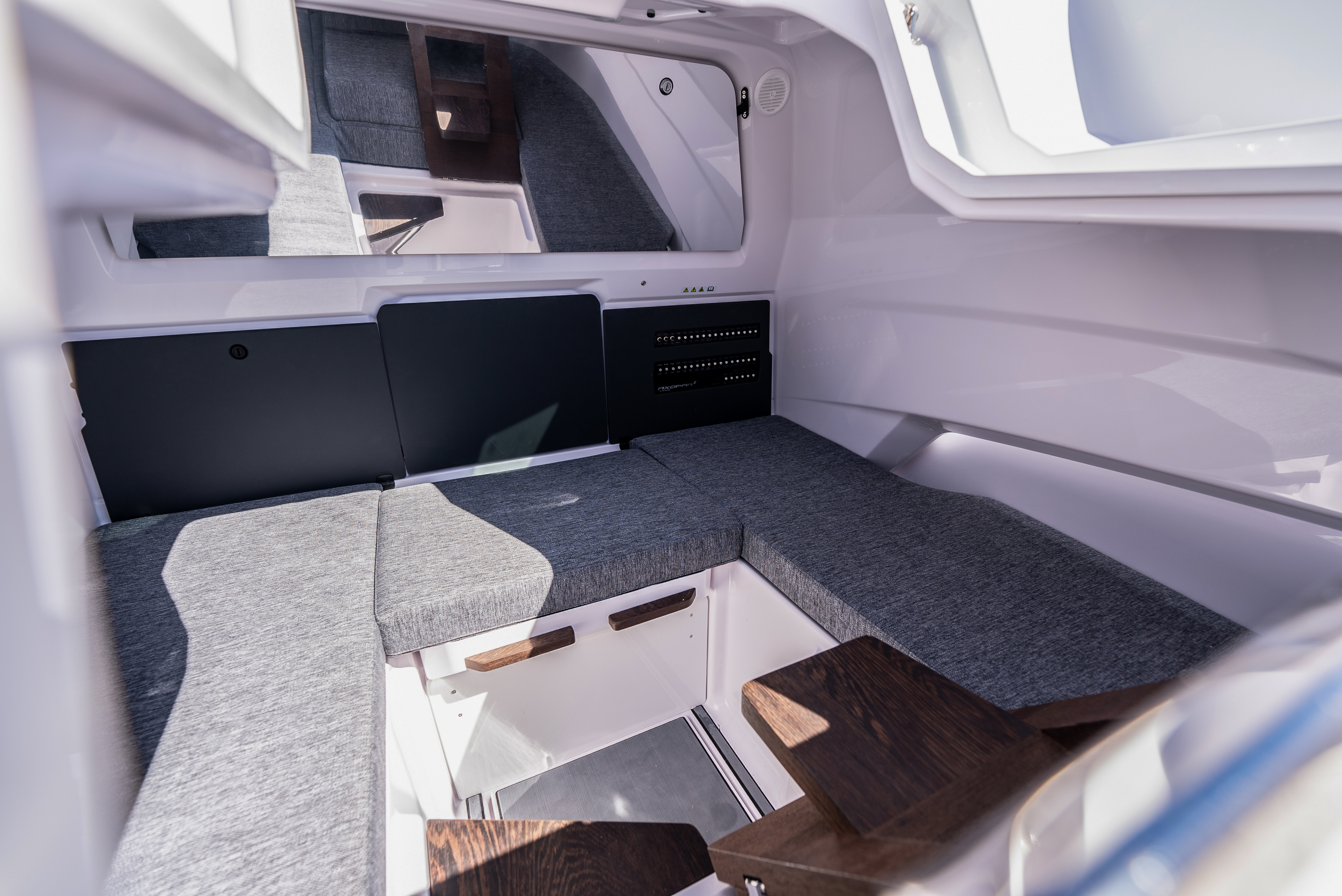 Axopar 29 Multi Cabin DSC00599