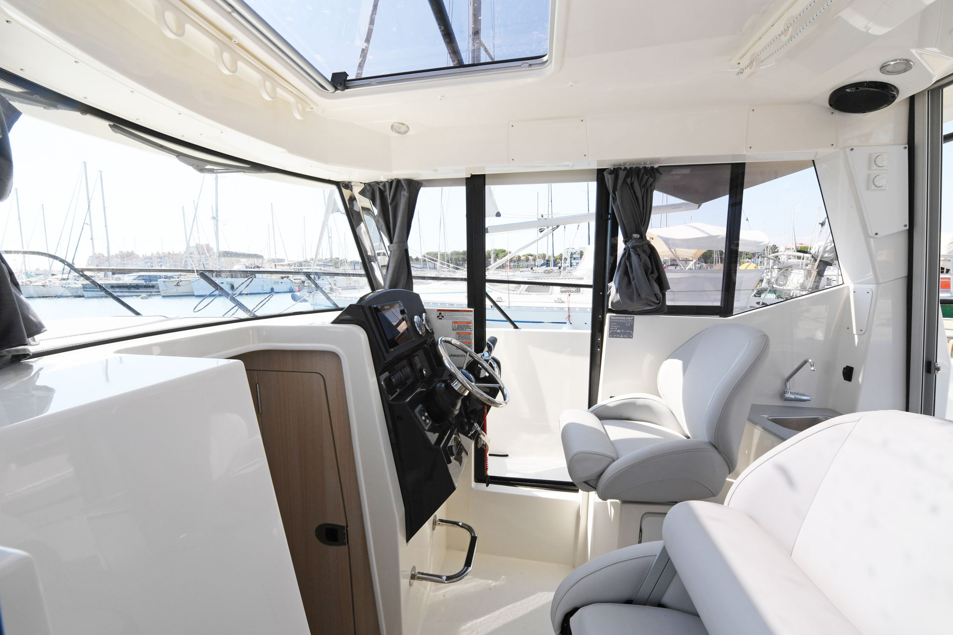 Quicksilver 805 Pilothouse (18)
